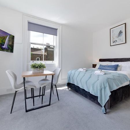 Suites By Rehoboth - M'Nuchah - Camden Road Londyn Zewnętrze zdjęcie